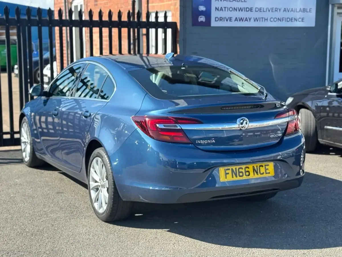 Second-hand Vauxhall Insignia Elite 2016 Albastru Hatchback
