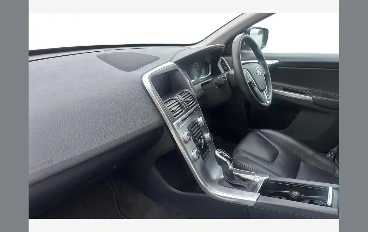 Used Volvo XC60 SE Lux 190 HP (139 kW) 2017 Luminous sand SUV