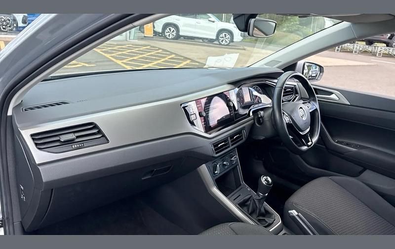 Used VW Polo SE 95 HP (69 kW) 2018 Reflex silver Hatchback