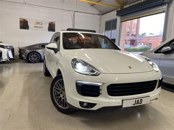 White Used 2016 Porsche Cayenne Platinum Edition SUV | £17,990 (Fair price) - Image 1/1