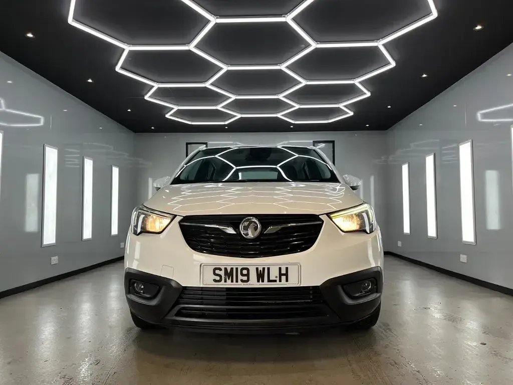 Used Vauxhall Crossland X 2019 White SUV