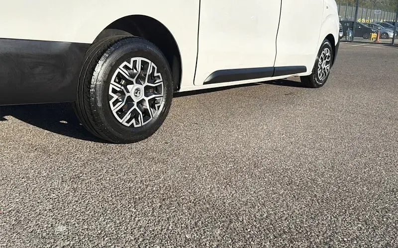 Used Vauxhall Vivaro 101 HP (74 kW) 2020 White MPV