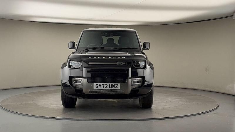 Used Land Rover Defender SE Dynamic 250 HP (183 kW) 2022 Black Estate