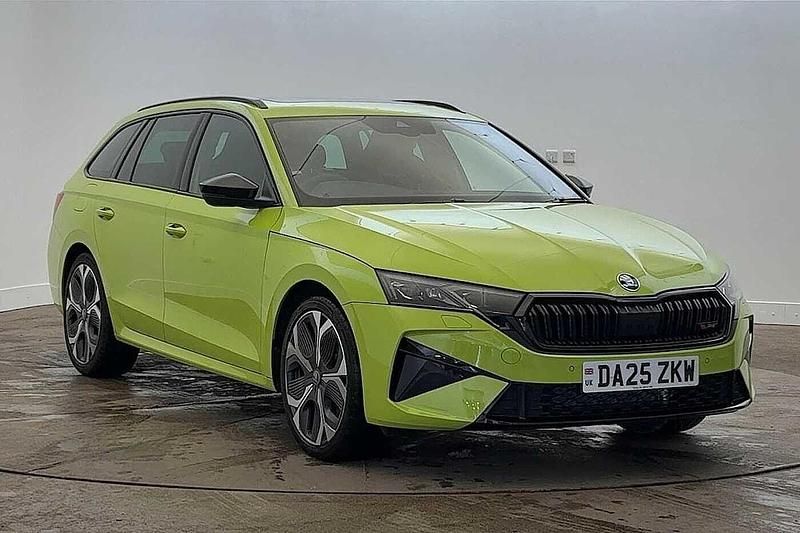 Used Skoda Octavia vRS 265 HP (194 kW) 2025 Hyper green Estate