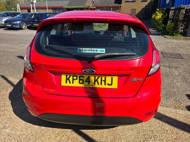 Used Ford Fiesta Studio 82 HP (60 kW) 2014 Red Hatchback