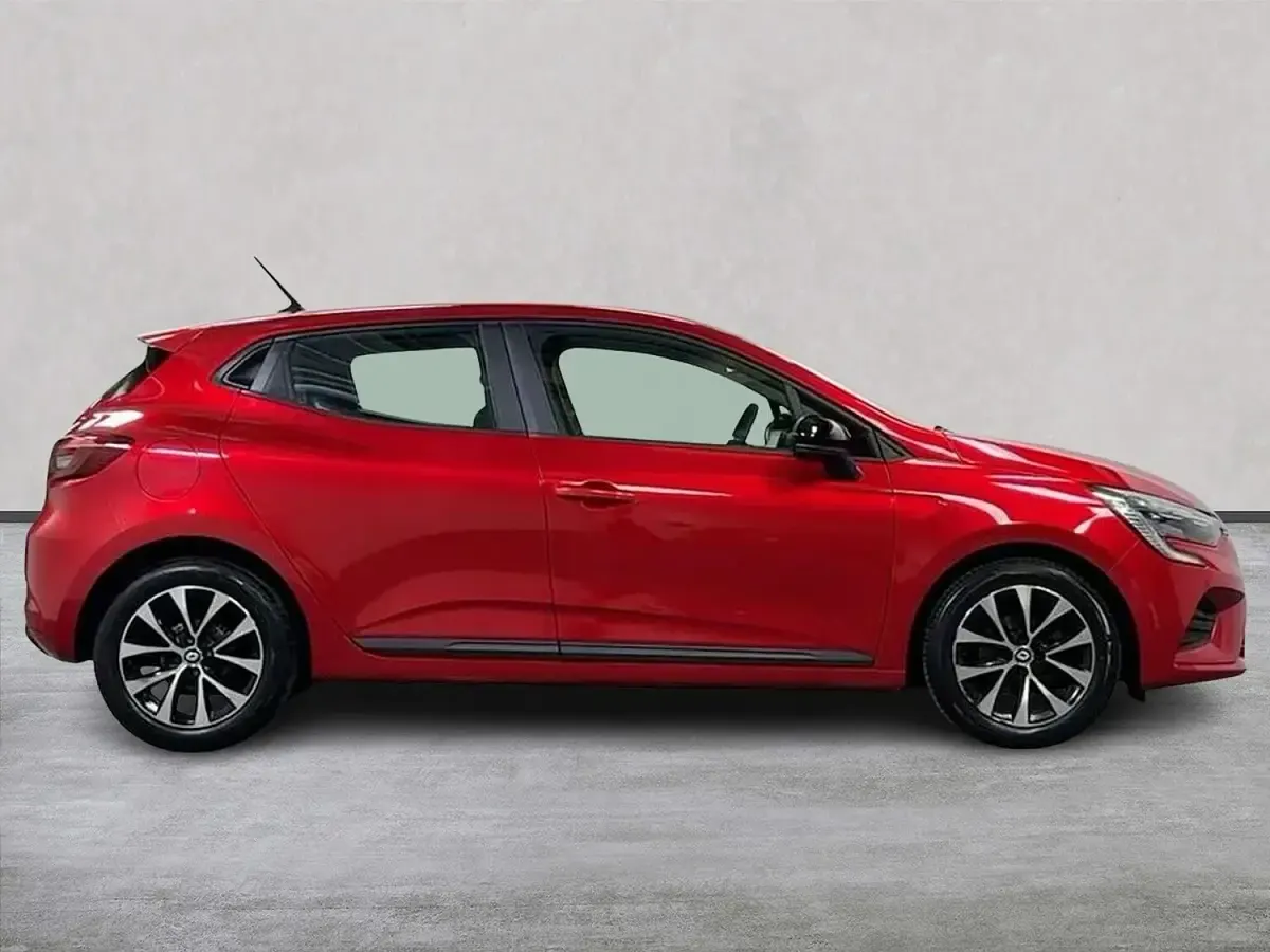 Used Renault Clio Evolution 90 HP (66 kW) 2023 Red Hatchback