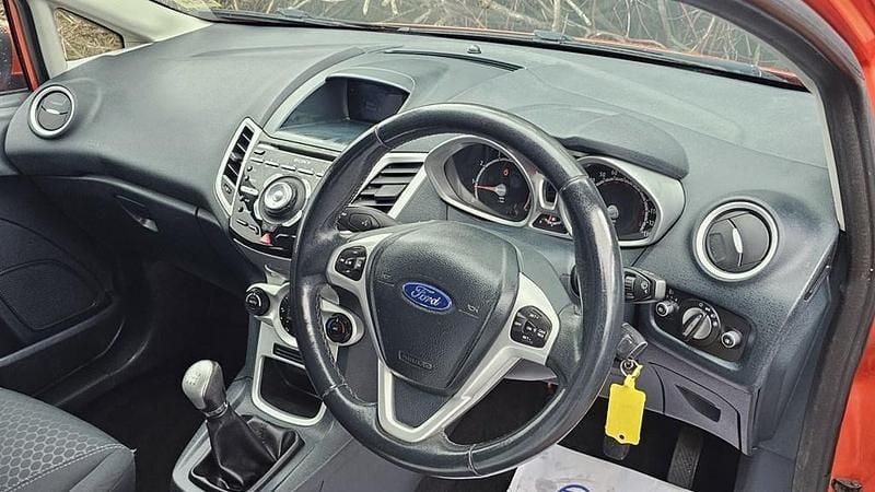 Used Ford Fiesta Titanium 96 HP (70 kW) 2011 Red Hatchback