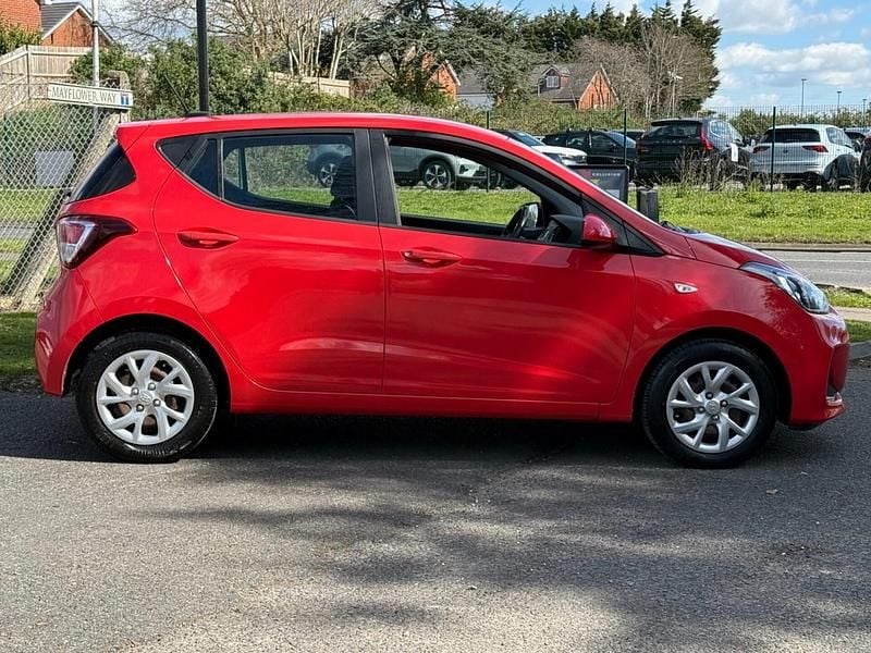 Used Hyundai i10 SE 87 HP (63 kW) 2018 Red Hatchback