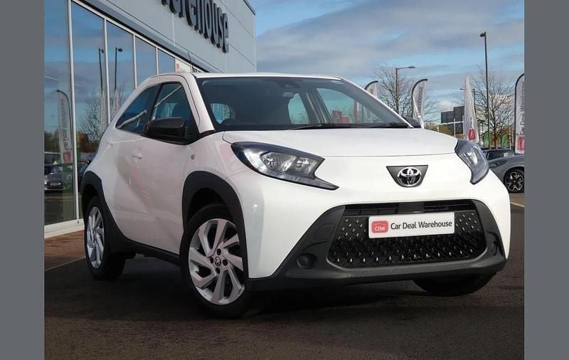 White Used 2022 Toyota Aygo PURE Hatchback | £11,399 (Fair price) - Image 1/4