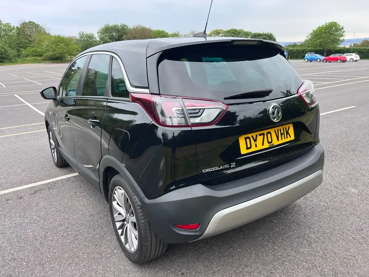 Used Vauxhall Crossland X SRi 83 HP (61 kW) 2020 Black SUV