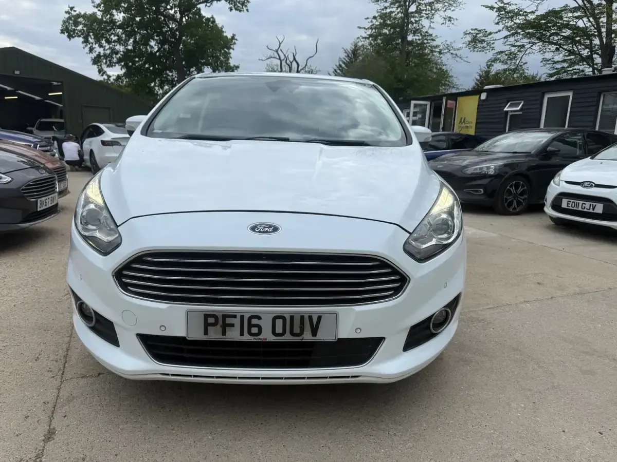 Usado Ford S-MAX Titanium 150 HP (110 kW) 2016 Branco Monovolume