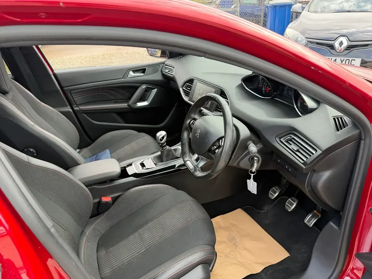 Used Peugeot 308 GT-line 2017 Red Hatchback