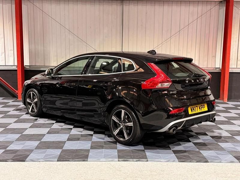 Used Volvo V40 R-Design 122 HP (89 kW) 2017 Black Hatchback