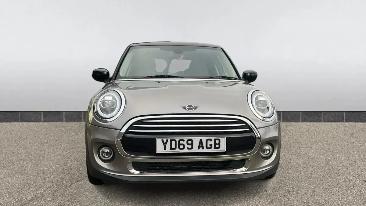 Używany Mini Cooper Exclusive 136 KM (100 kW) 2020 Srebrny Hatchback