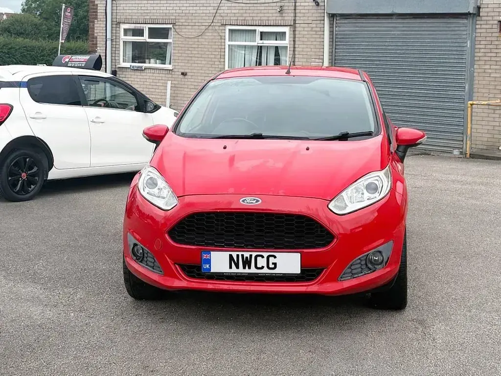 Used Ford Fiesta Zetec 82 HP (60 kW) 2013 Red Hatchback