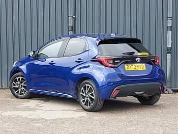 Used Toyota Yaris Hybrid Design 116 HP (85 kW) 2023 Blue Hatchback