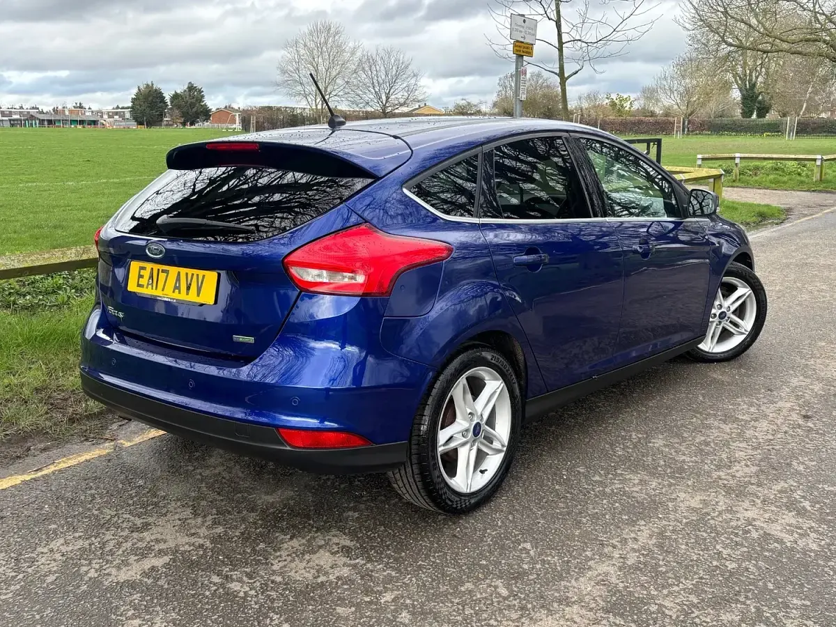 Used Ford Focus Zetec 125 HP (91 kW) 2017 Blue Hatchback