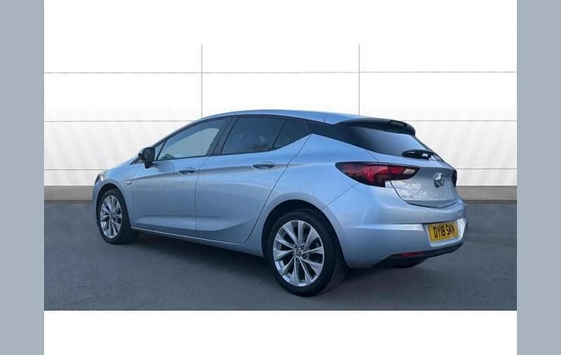 Used Vauxhall Astra Design Edition 101 HP (74 kW) 2018 Silver Hatchback