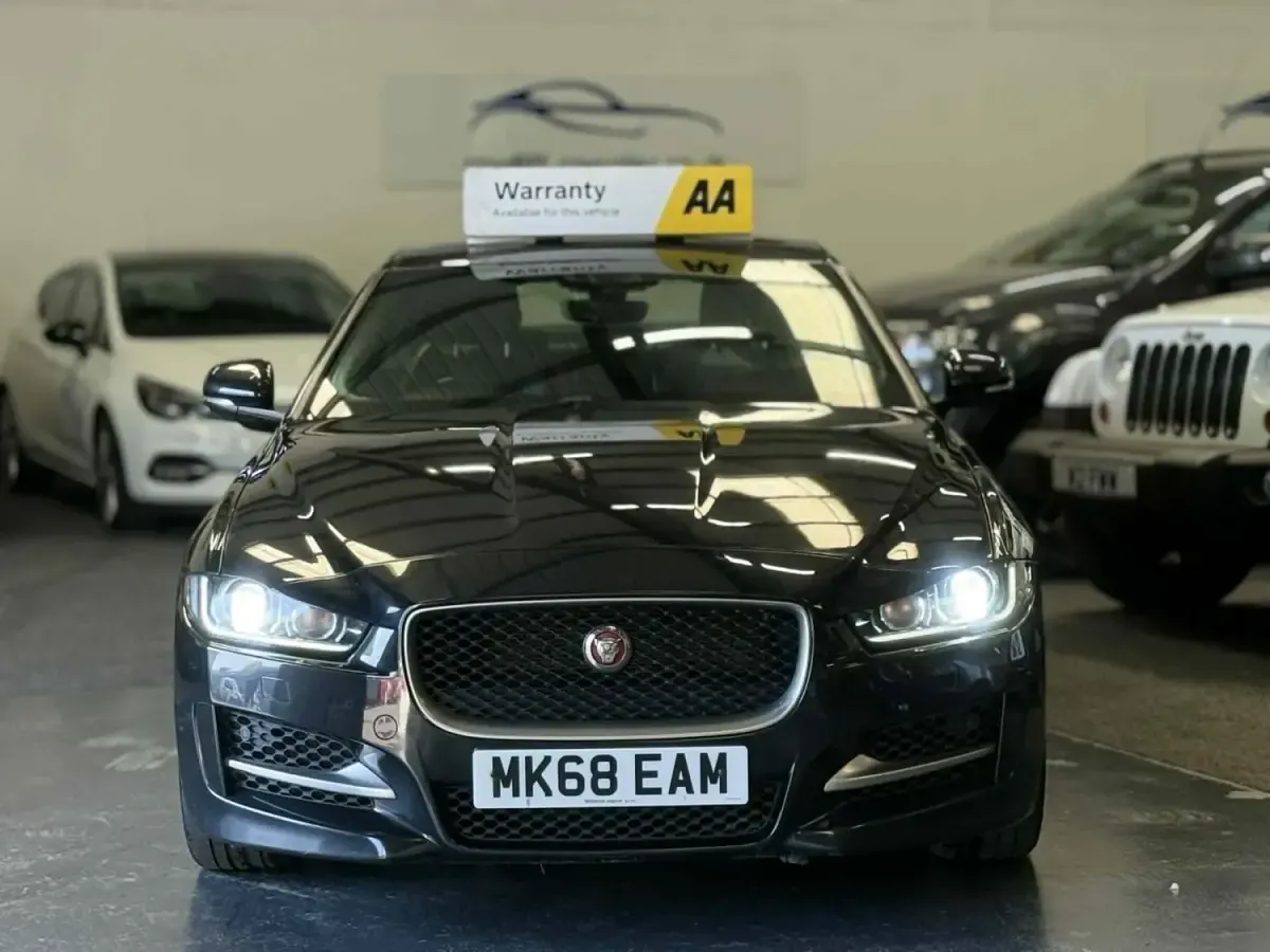 Gebraucht Jaguar XE R-Sport 180 PS (132 kW) 2018 Schwarz Limousine