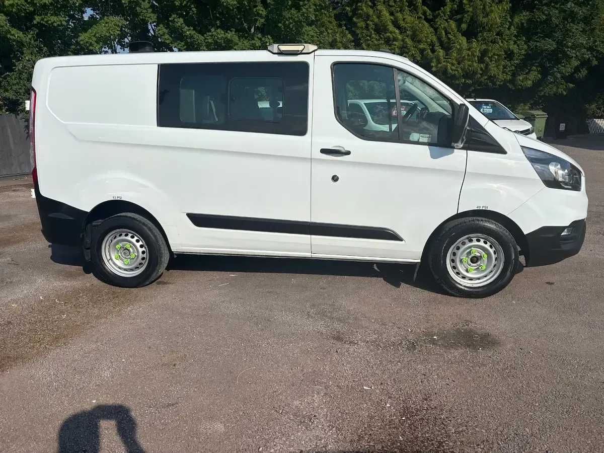 Used Ford Transit Custom 105 HP (77 kW) 2019 White Van