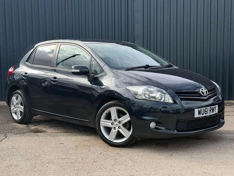 Grey Used 2011 Toyota Auris SR Hatchback | £3,000 (Fair price) - Image 1/4