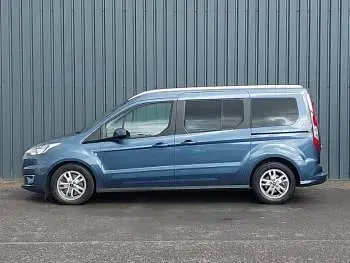 Usado Ford Tourneo Titanium 120 HP (88 kW) 2020 Azul Carrinha