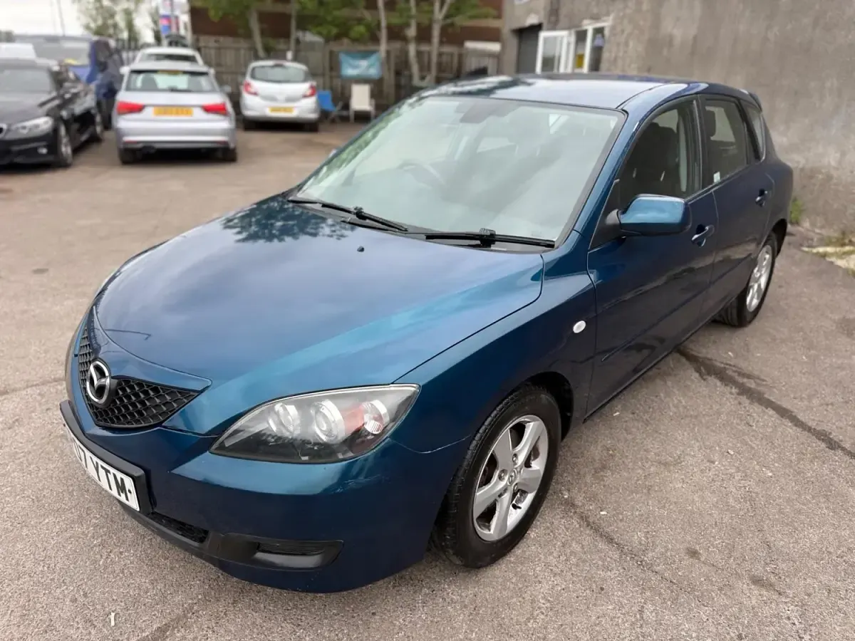 Begagnad Mazda 3 2007 Blå Halvkombi