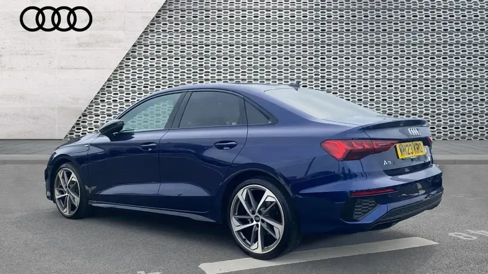 Used Audi A3 Comfort 150 HP (110 kW) 2023 Blue Sedan
