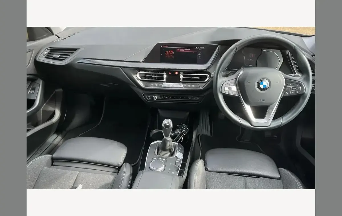 Used BMW 118 Sport Line 134 HP (98 kW) 2021 Grey Hatchback