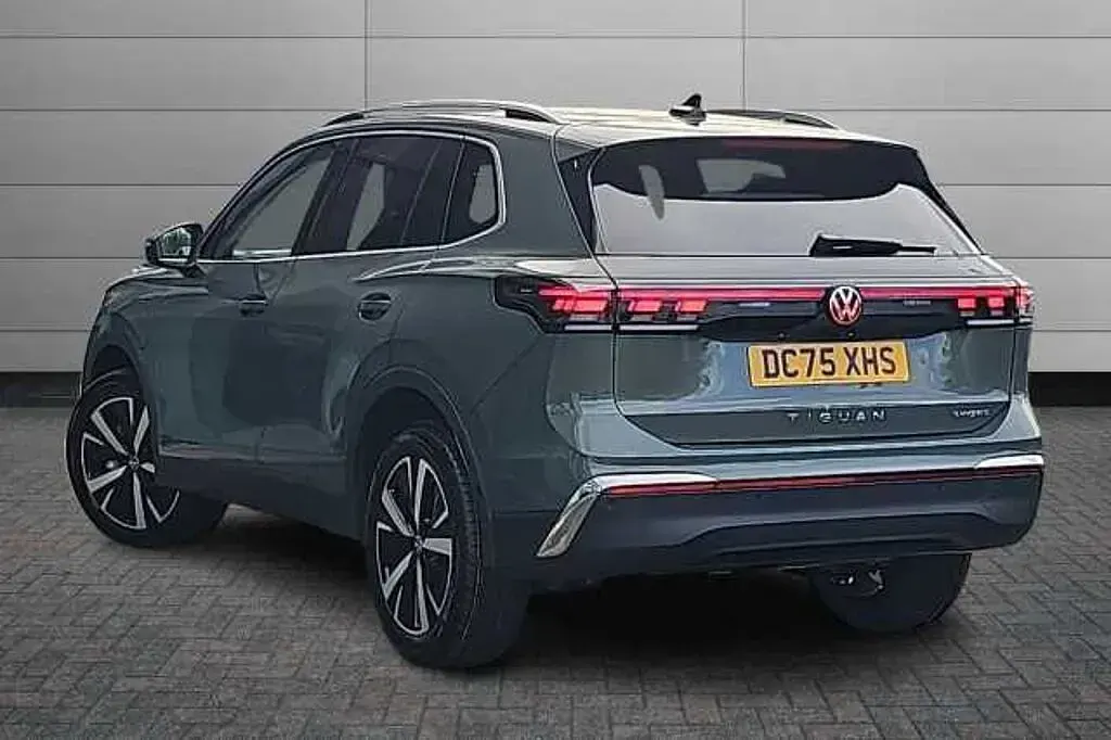 Used VW Tiguan Elegance 204 HP (150 kW) 2026 Cipressino green SUV