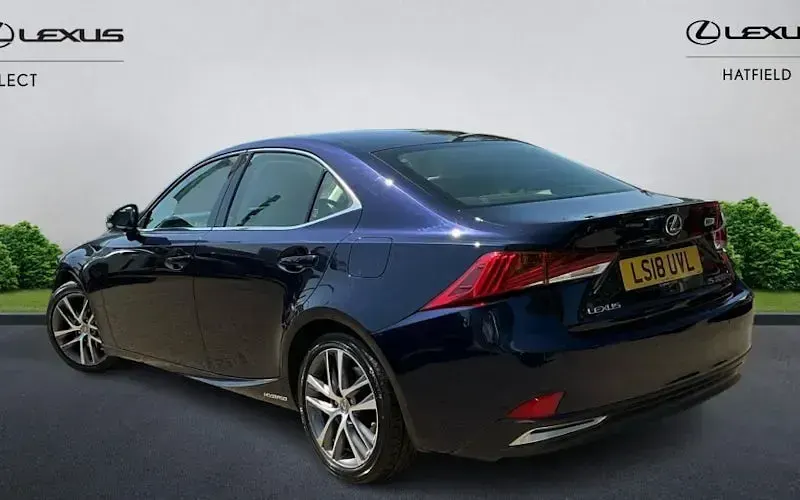 Used Lexus IS300h 223 HP (164 kW) 2018 Sedan
