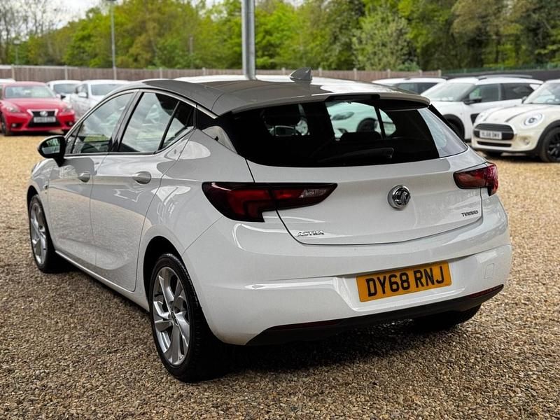 Używany Vauxhall Astra SRi 150 KM (110 kW) 2018 Biały Hatchback