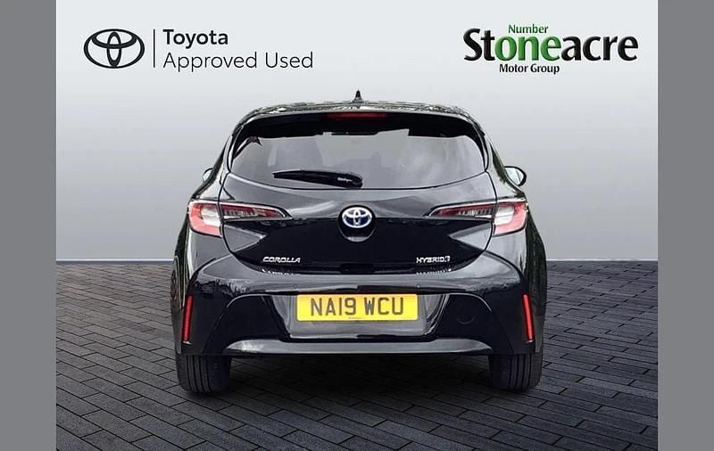 Used Toyota Corolla Design 122 HP (89 kW) 2019 Black Hatchback