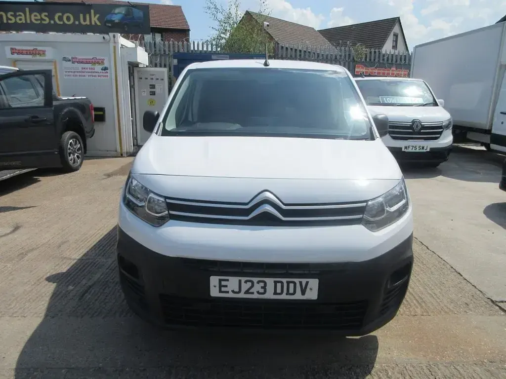 Used Citroën Berlingo 100 HP (73 kW) 2023 White MPV