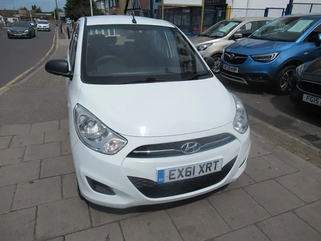Used Hyundai i10 Classic 86 HP (63 kW) 2011 White Hatchback