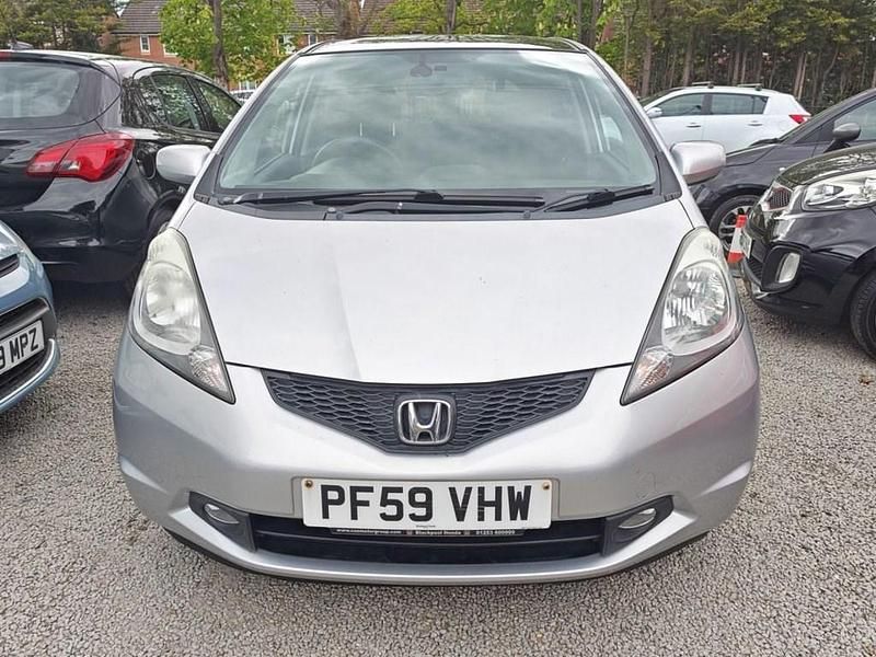 Begagnad Honda Jazz EX 100 HK (73 kW) 2010 Silver Halvkombi