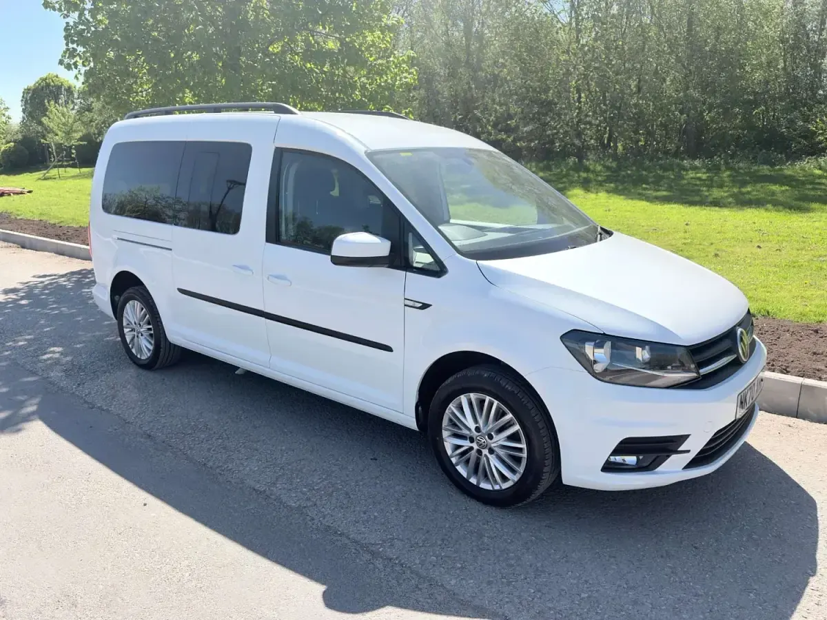 Begagnad VW Caddy Maxi Life 2020 Lila Minibuss