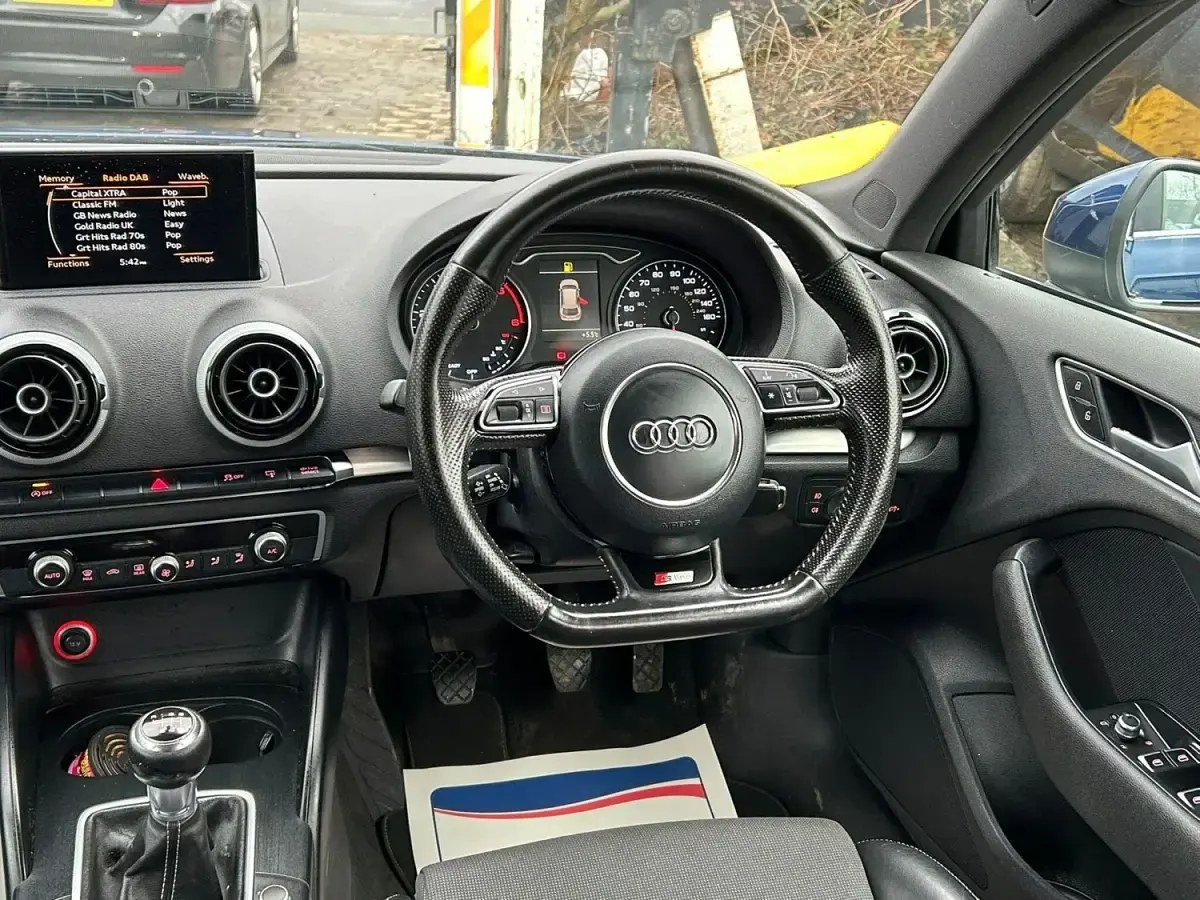 Używany Audi A3 S-Line 110 KM (80 kW) 2015 Niebieski Hatchback