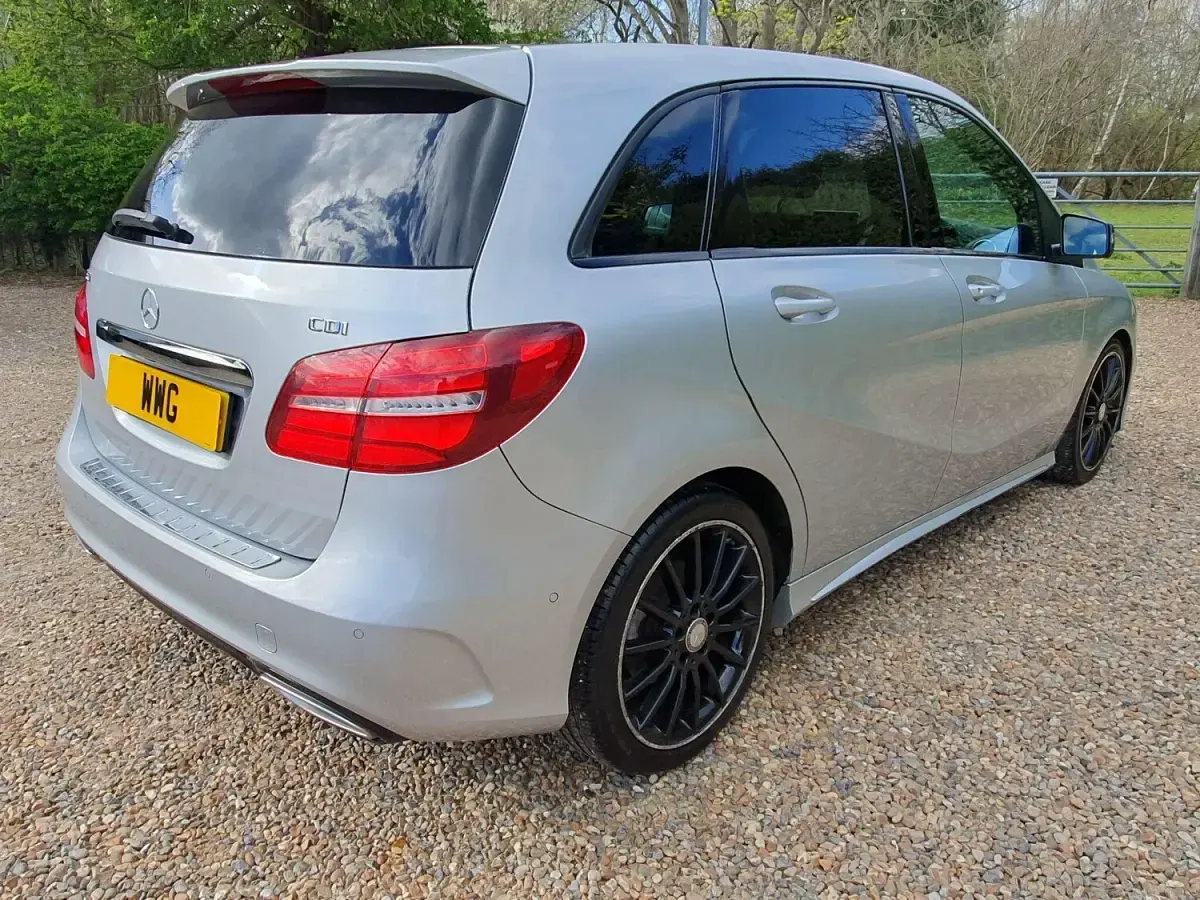 Used Mercedes B180 AMG line 109 HP (80 kW) 2015 Silver Hatchback