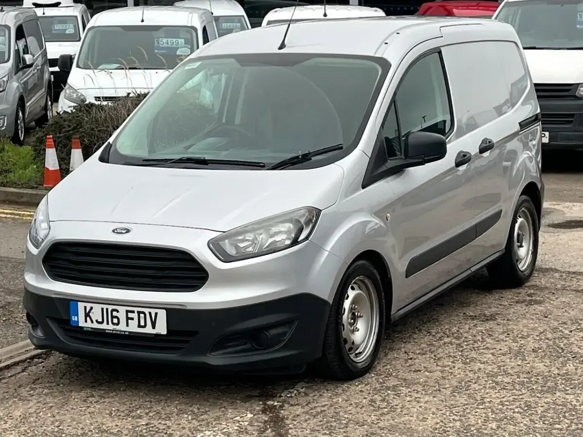 Used Ford Transit Courier 100 HP (73 kW) 2016 Silver Van