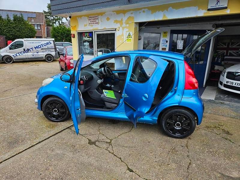 Used Peugeot 107 68 HP (50 kW) 2008 Blue Hatchback