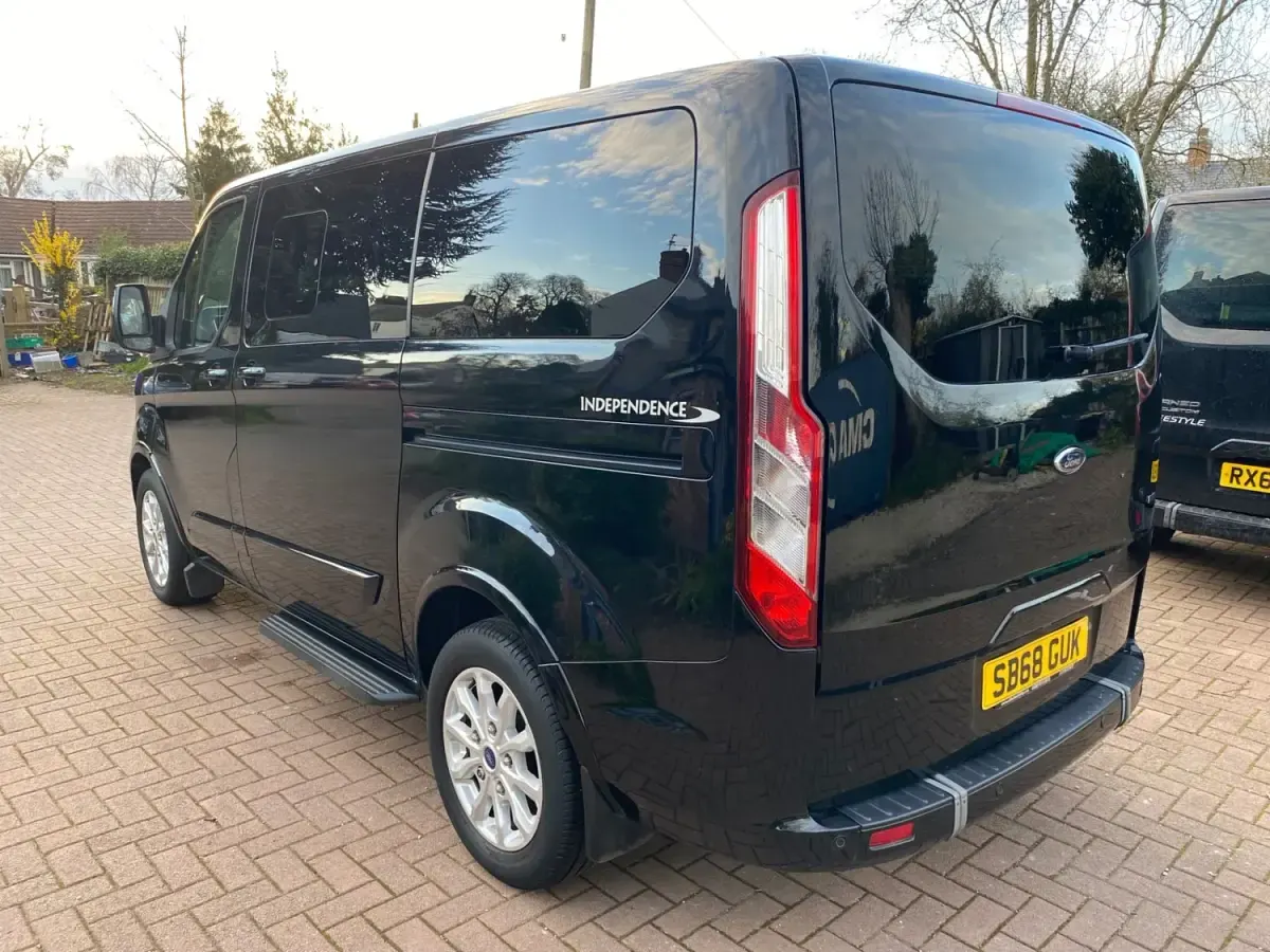 Usado Ford Transit Custom Titanium 130 HP (95 kW) 2019 Preto Monovolume