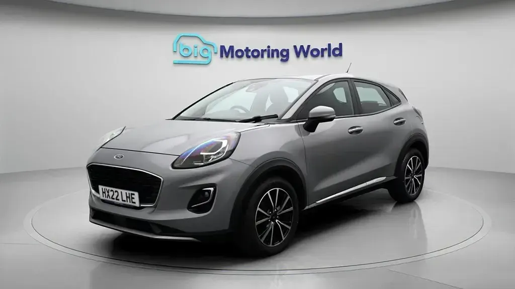 Käytetty Ford Puma Titanium 125 HP (91 kW) 2022 Hopea Katumaasturi