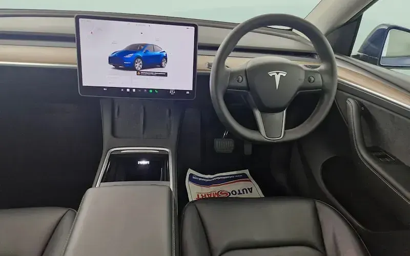 Używany Tesla Model Y RWD 254 kW (346 KM) 2024 Niebieski SUV