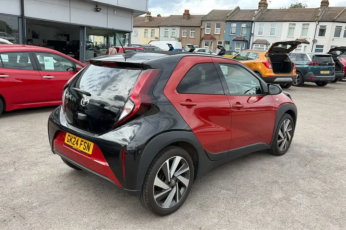 Used Toyota Aygo X 72 HP (52 kW) 2024 Red SUV