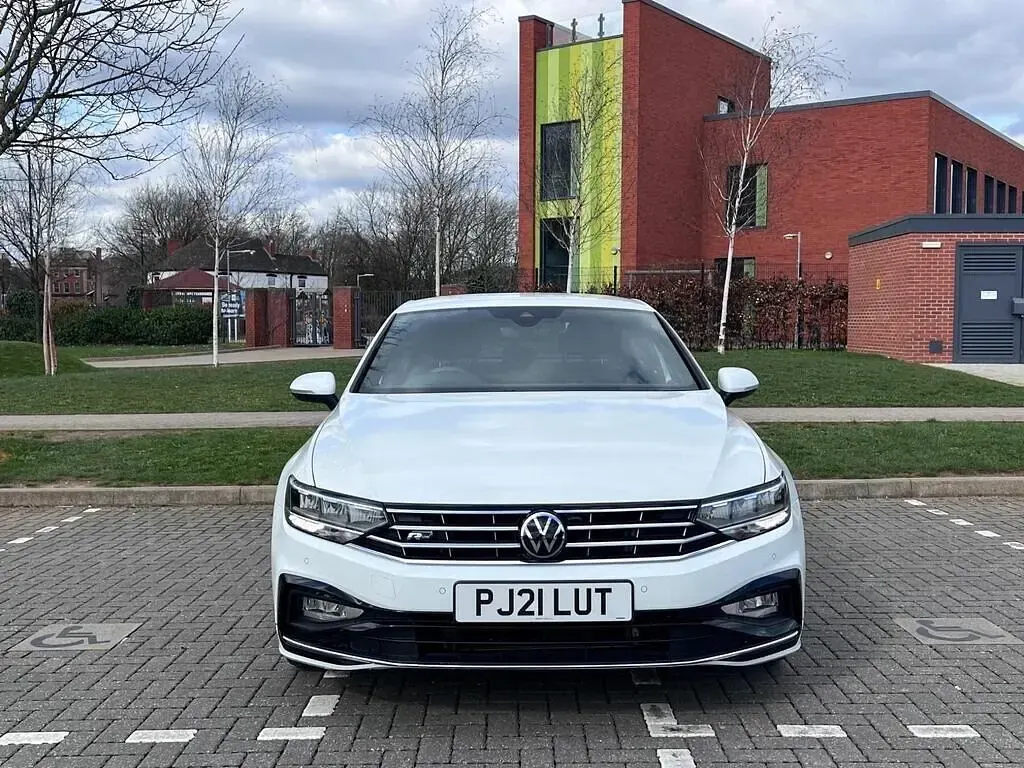 Used VW Passat R-line 150 HP (110 kW) 2021 White Sedan