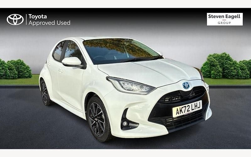 Used 2025 Toyota Yaris Hybrid Design Hatchback | £18,508 (Good price) - Image 1/4