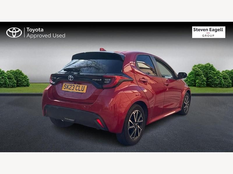 Used Toyota Yaris Hybrid Design 116 HP (85 kW) 2023 Red Hatchback