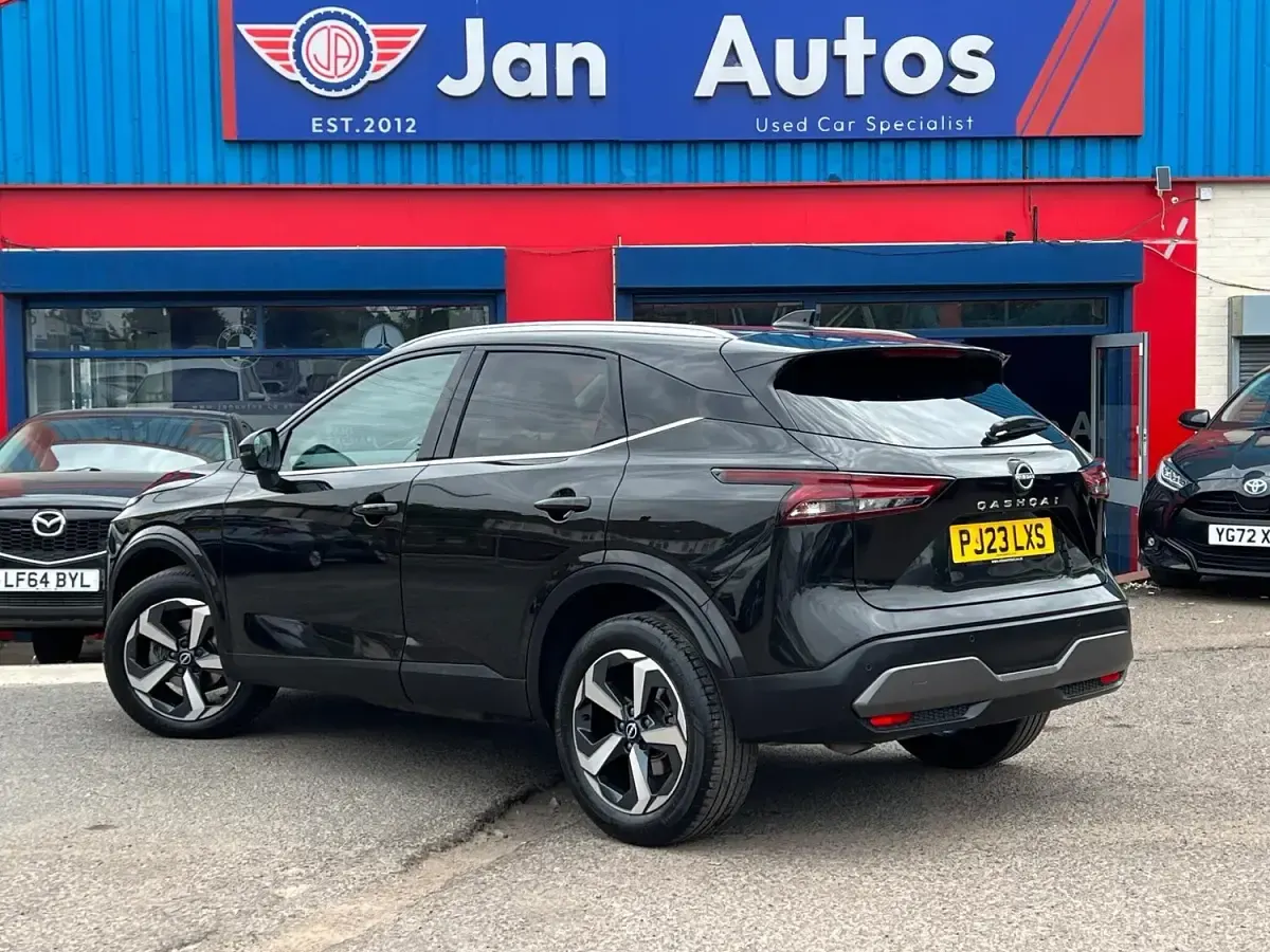 Used Nissan Qashqai N-Connecta 158 HP (116 kW) 2023 Black SUV