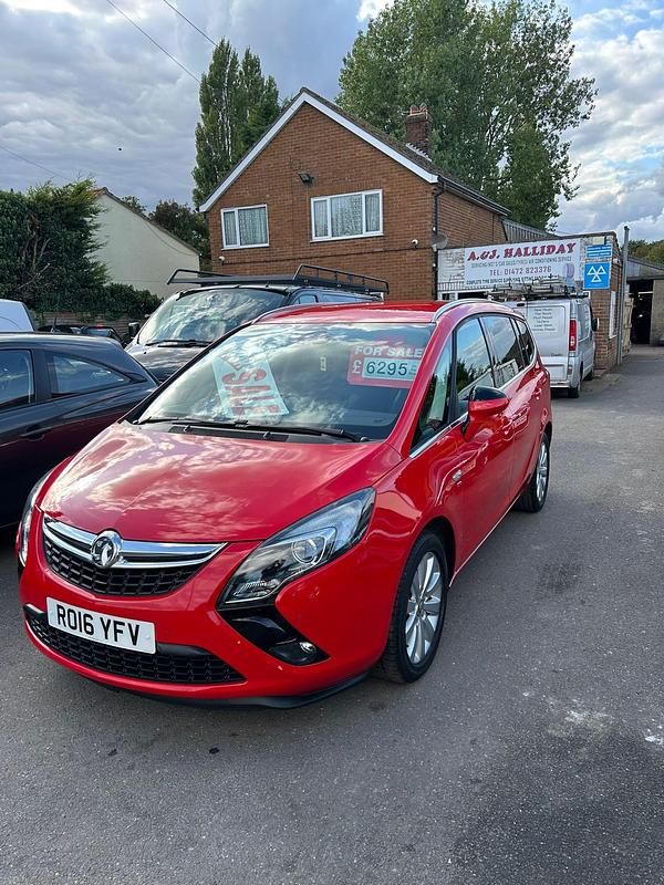 Used Vauxhall Zafira 140 HP (102 kW) 2016 Red MPV
